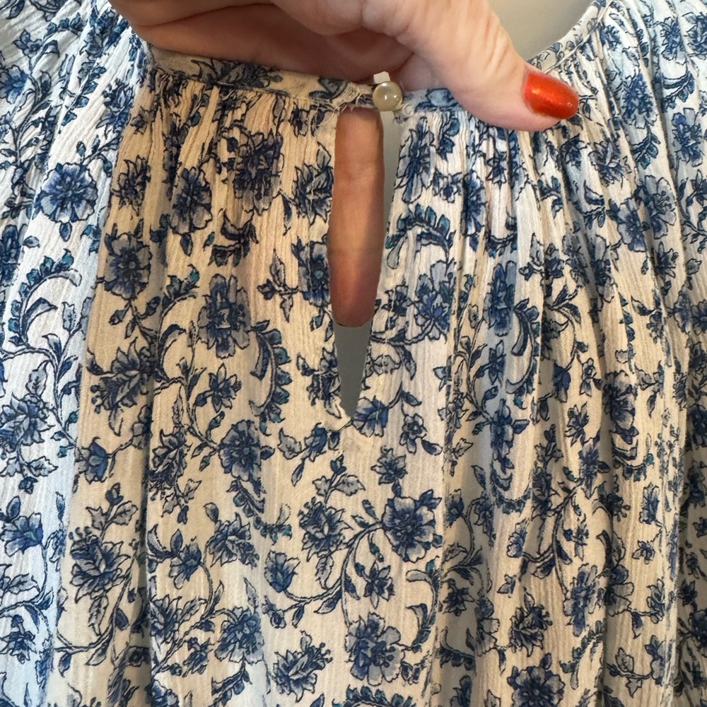 Chaps White and Blue Floral Boho Peasant Top   PLUS: 3X       #L - Picture 6 of 9